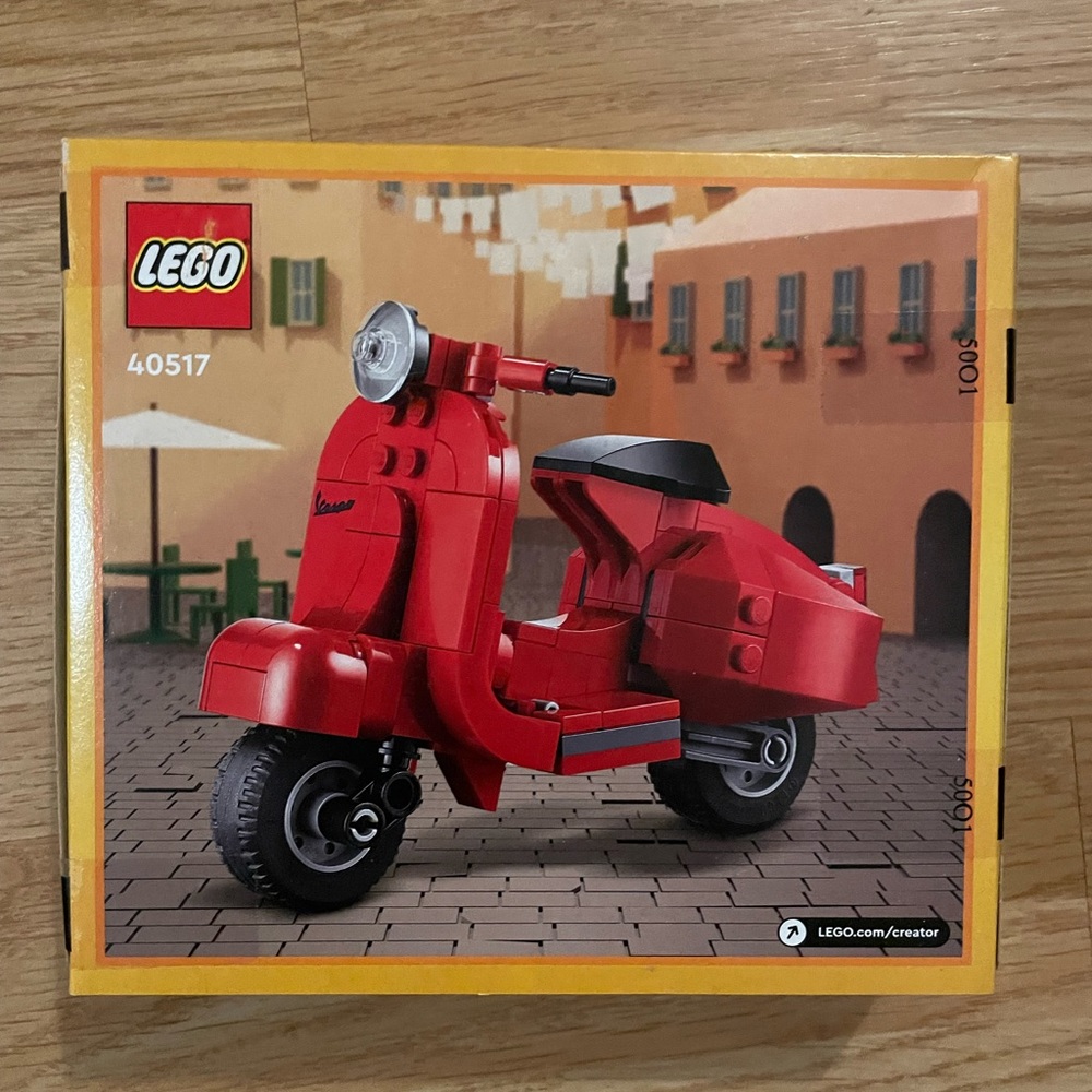 LEGO Creator 40517 Vespa 118 Pieces - Brand New and Factory Sealed - Picture 2 of 3